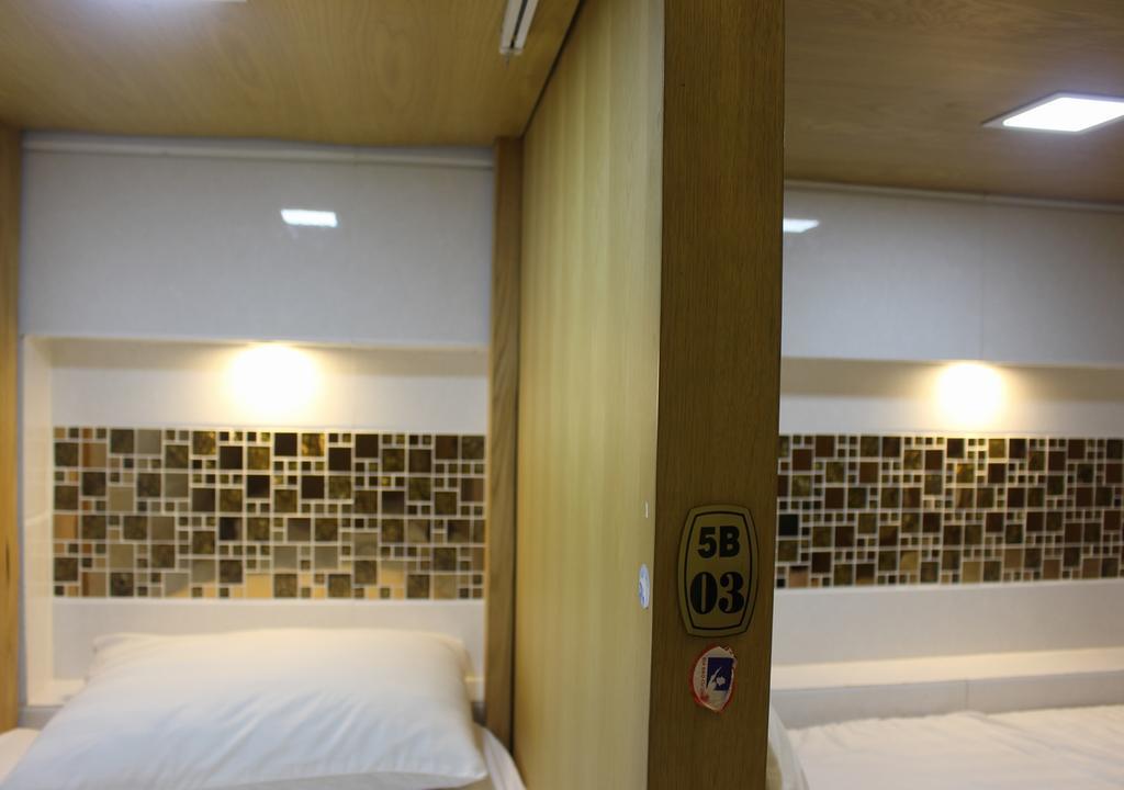Vintage Hostel Saigon Хошимин Экстерьер фото