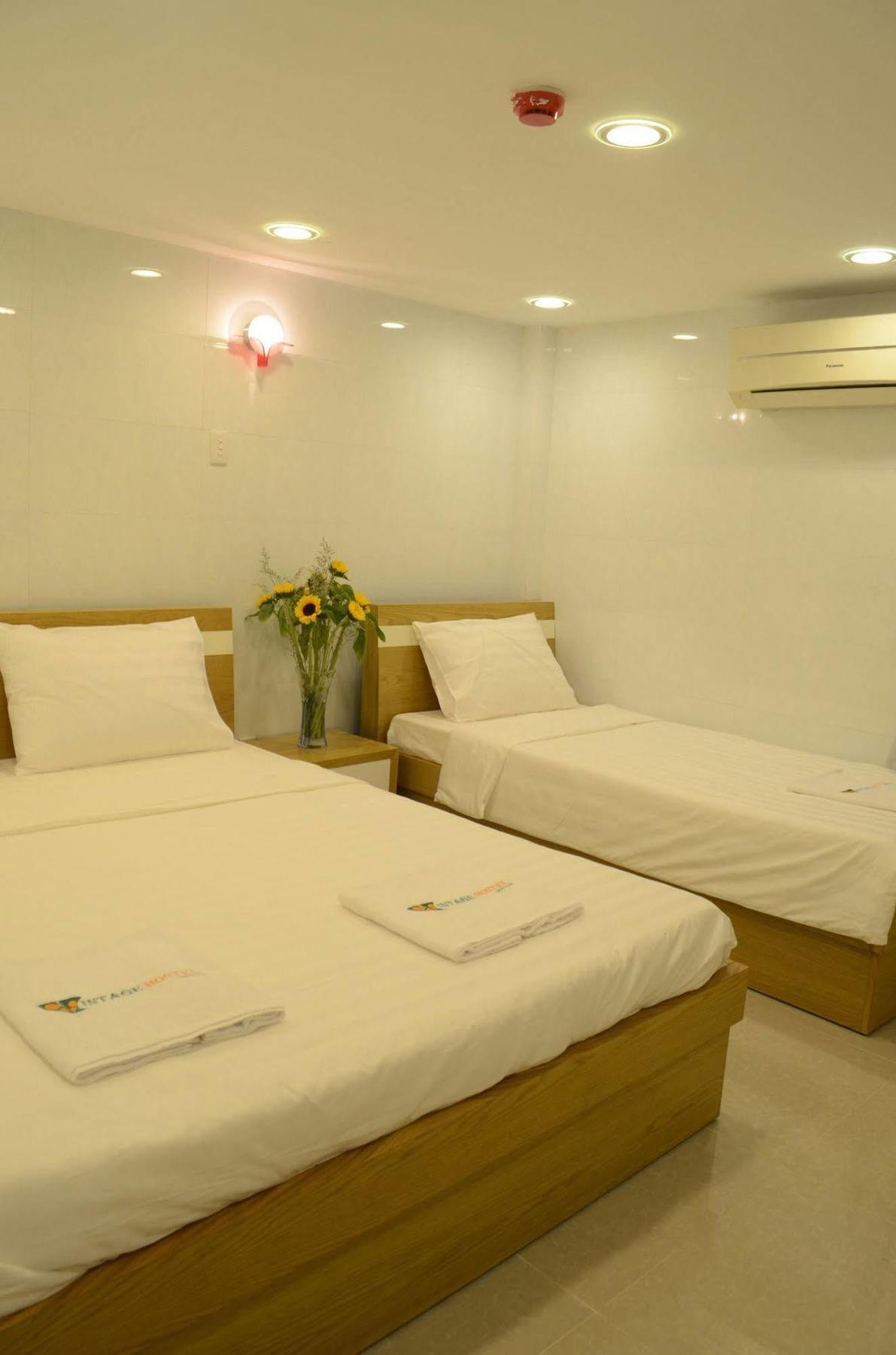 Vintage Hostel Saigon Хошимин Экстерьер фото